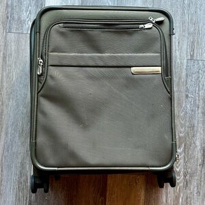 Briggs and Riley Baseline CX Commuter Carry On